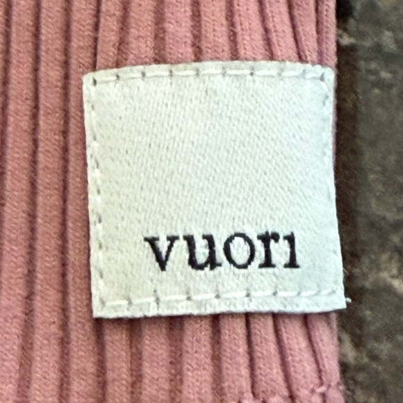 VUORI RIB CROP TANK TOP MARSALA PINK COLOR SIZE MEDIUM PTP 13.5” - Picture 5 of 7